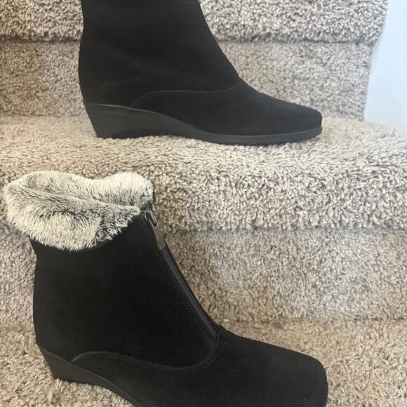 La Canadienne Evitta Booties $485 - Picture 4 of 7